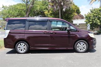 2010 Honda Stepwagon - Thumbnail