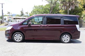 2010 Honda Stepwagon - Thumbnail