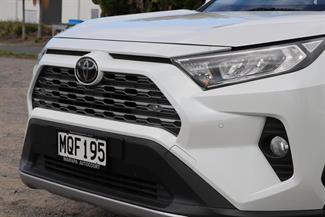 2019 Toyota RAV4 - Thumbnail