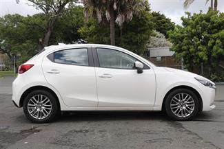 2021 Mazda Mazda2 - Thumbnail