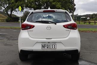 2021 Mazda Mazda2 - Thumbnail