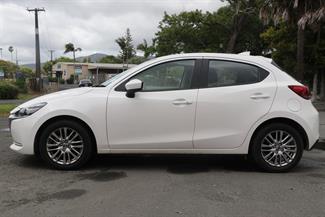 2021 Mazda Mazda2 - Thumbnail