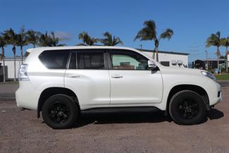 2013 Toyota Landcruiser - Thumbnail