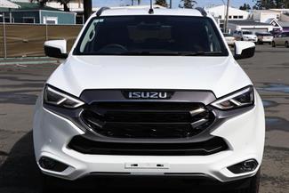 2024 Isuzu MU-X - Thumbnail