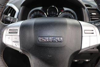 2021 Isuzu MU-X - Thumbnail