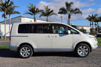 2013 Mitsubishi Delica - Thumbnail