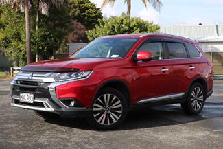 2019 Mitsubishi Outlander - Thumbnail