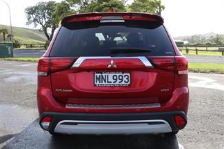 2019 Mitsubishi Outlander - Thumbnail